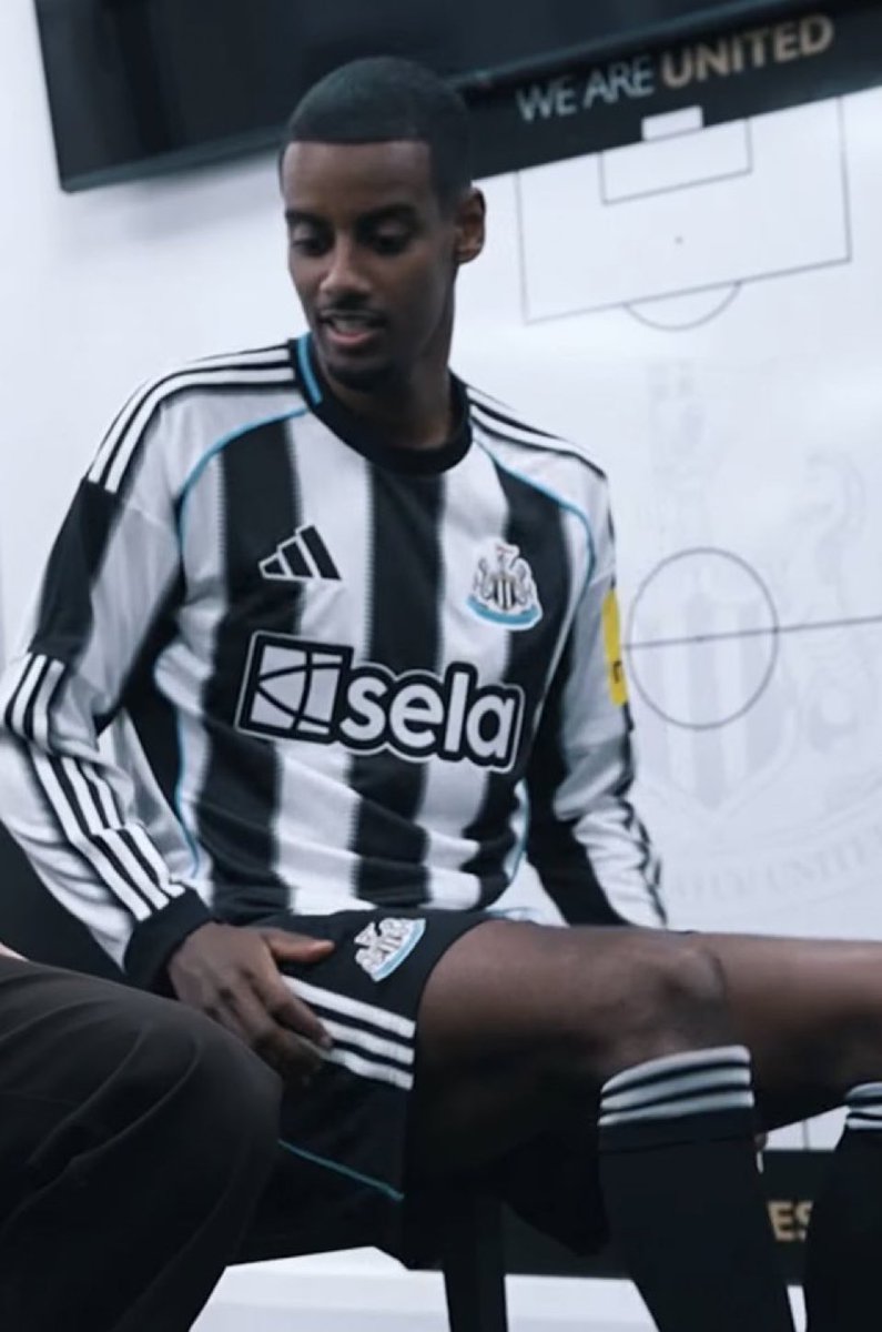 geordiejosh's tweet photo. 🚨 Newcastle’s NEW 25/26 home shirt will have a long-sleeved version! 😍

[📸@danielwales023] https://t.co/sL2Wpfln6q