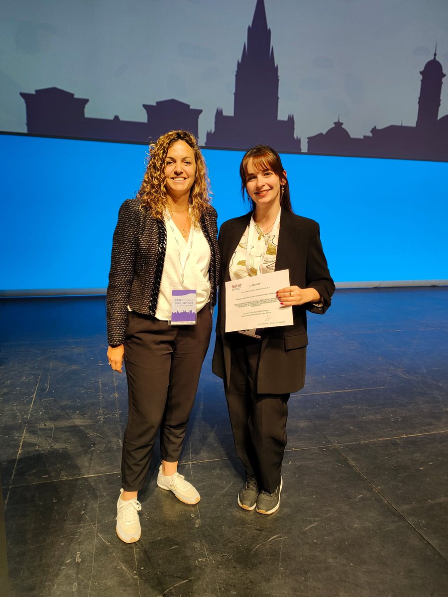 SEAP_IAP's tweet photo. Premio a la mejor comunicación oral presentada por residentes: “RESULTADOS DEL PRIMER AÑO TRAS LA IMPLEMENTACIÓN NGS A PARTIR DE TEJIDO EN PARAFINA DE LINFOMAS. UTILIDAD COMO HERRAMIENTA DE DIAGNÓSTICO, VALOR PRONÓSTICO Y TERAPÉUTICO”. Autor: SILVIA JOANA MOLÉS CAPARRÓS https://t.co/sojaeskAZi