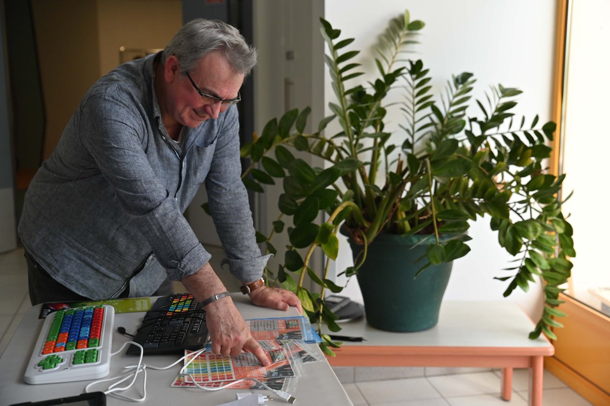 fabien_bazin's tweet photo. #Imphy : la fierté du sentiment d'utilité ! 
Sous l'impulsion du dynamique ergothérapeute Julien Oudin, se tenait hier la présentation du "Kit handicap" aux équipes du Foyer d'accueil médicalisé de l'Association des paralysés de France (APF).
Quelle fierté, quel bonheur ! https://t.co/ZdlH37eADT