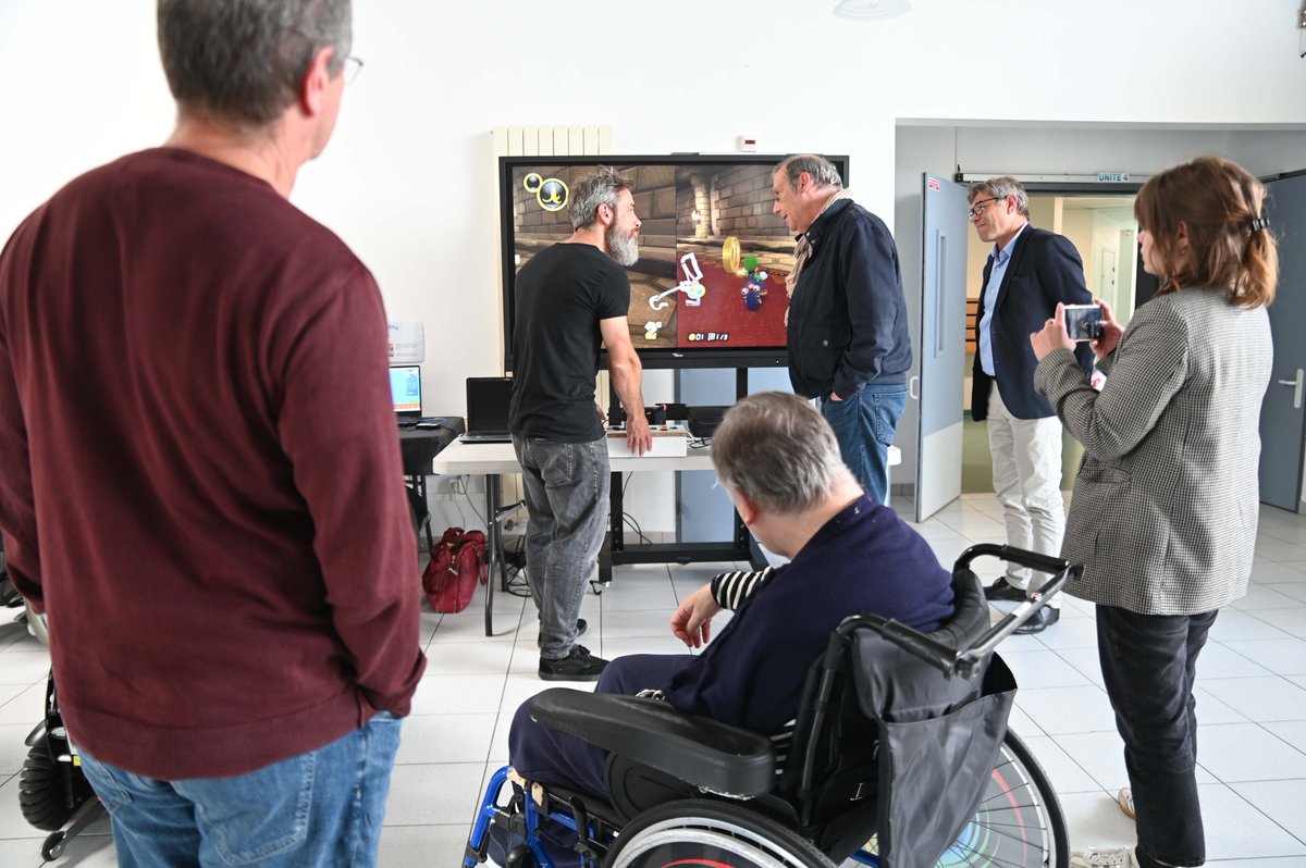 fabien_bazin's tweet photo. #Imphy : la fierté du sentiment d'utilité ! 
Sous l'impulsion du dynamique ergothérapeute Julien Oudin, se tenait hier la présentation du "Kit handicap" aux équipes du Foyer d'accueil médicalisé de l'Association des paralysés de France (APF).
Quelle fierté, quel bonheur ! https://t.co/ZdlH37eADT