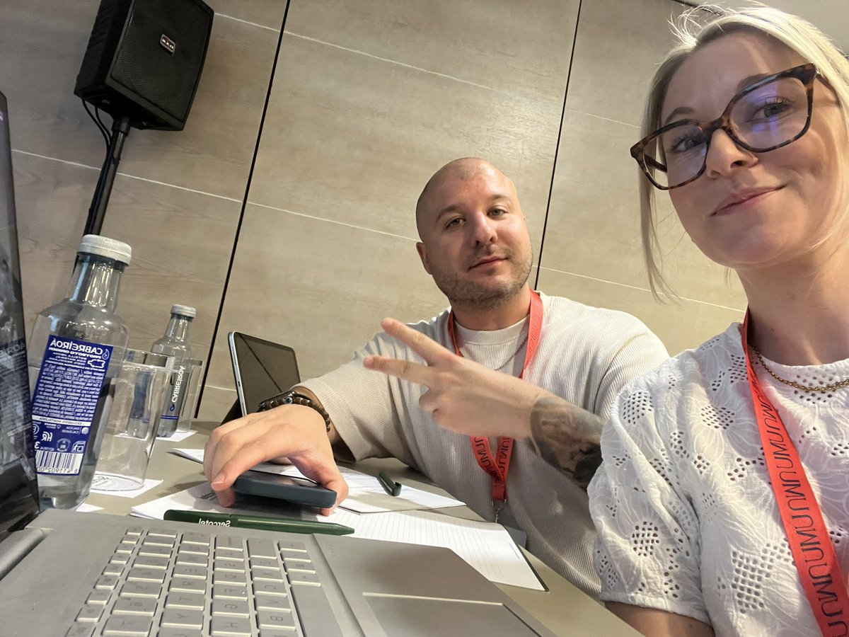 L2 Writing Research Seminar (@l2wseminar) on Twitter photo Ever wondered who is behind the screen? 😂😅
<a href="/aitorgarces1/">Dr Aitor Garcés-Manzanera 🇪🇦🇺🇸</a> and <a href="/Sophie_McBridee/">Sophie McBride</a>
Tech team at your service! 👏🏻 Ever wondered who is behind the screen? 😂😅
<a href="/aitorgarces1/">Dr Aitor Garcés-Manzanera 🇪🇦🇺🇸</a> and <a href="/Sophie_McBridee/">Sophie McBride</a>
Tech team at your service! 👏🏻
