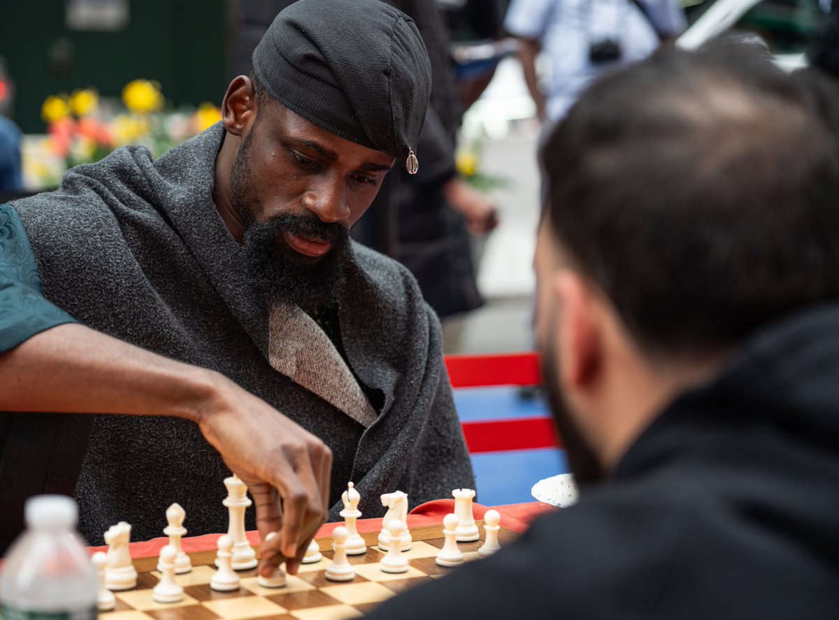 thegiftofchess's tweet photo. When you play chess, always do your very best to win. But if you do lose, and you certainly will, shake hands, set the board up, and get ready to play again. If you do this consistently, wins will certainly come your way. Its inevitable. https://t.co/9NOoTKvI88