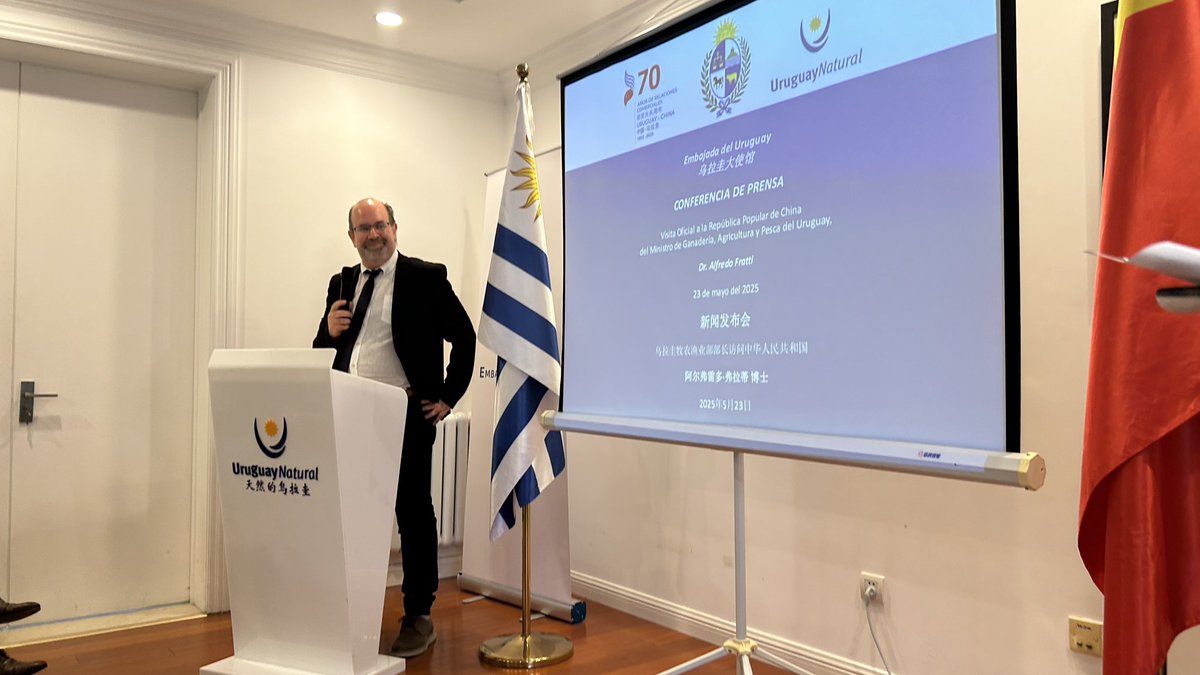 Diario La R (@diariolaruy) on Twitter photo El ministro <a href="/AlfredoFratti/">Alfredo Fratti</a>, termina su misión a China 🇨🇳 , acompañado por el presidente de <a href="/INAC_Uruguay/">INAC Uruguay</a> , Gastón Scayola y el presidente del <a href="/INIA_UY/">INIA URUGUAY</a> <a href="/M_MSierra/">Miguel Sierra Pereiro</a>,  una una conferencia de prensa en Beijing donde Diario La R estuvo presente 🗞️
-
<a href="/MGAPUruguay/">MGAP</a> - <a href="/Vale_Machado/">v a l e r i a</a> El ministro <a href="/AlfredoFratti/">Alfredo Fratti</a>, termina su misión a China 🇨🇳 , acompañado por el presidente de <a href="/INAC_Uruguay/">INAC Uruguay</a> , Gastón Scayola y el presidente del <a href="/INIA_UY/">INIA URUGUAY</a> <a href="/M_MSierra/">Miguel Sierra Pereiro</a>,  una una conferencia de prensa en Beijing donde Diario La R estuvo presente 🗞️
-
<a href="/MGAPUruguay/">MGAP</a> - <a href="/Vale_Machado/">v a l e r i a</a>