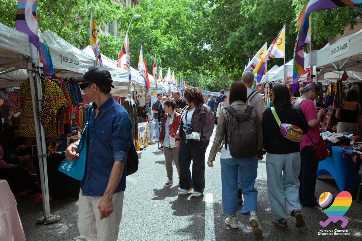 Gràcies Xarxa de comerç divers de Catalunya per aquestes fotos tan boniques al Barcelona Queer Market.

📷 pazpardo.lab &amp; shinnyshadow