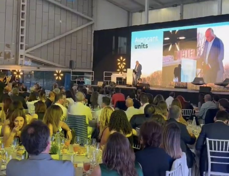 Participem a la #NitUEA de la @ueanoia amb els empresaris d’Igualada i la comarca. 📊✨ Felicitats a totes les empreses premiades i pels 25 anys de la Nit.
