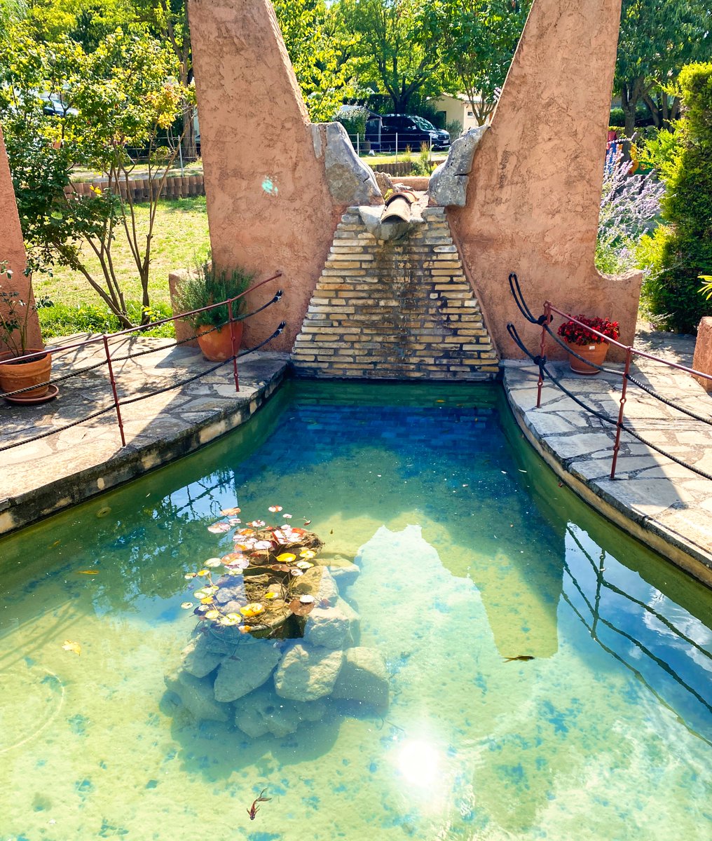 Breathe in the pine-scented air of the French Atlantic coast 💛  
📌 camperguru.com/spot/camping-l…  
Discover Camping Les Pins in tranquil Les Landes—ideal for cyclists and surfers.   
💡 Visit Moliets-et-Maa’s local market for fresh croissants, oysters, and sunshine.