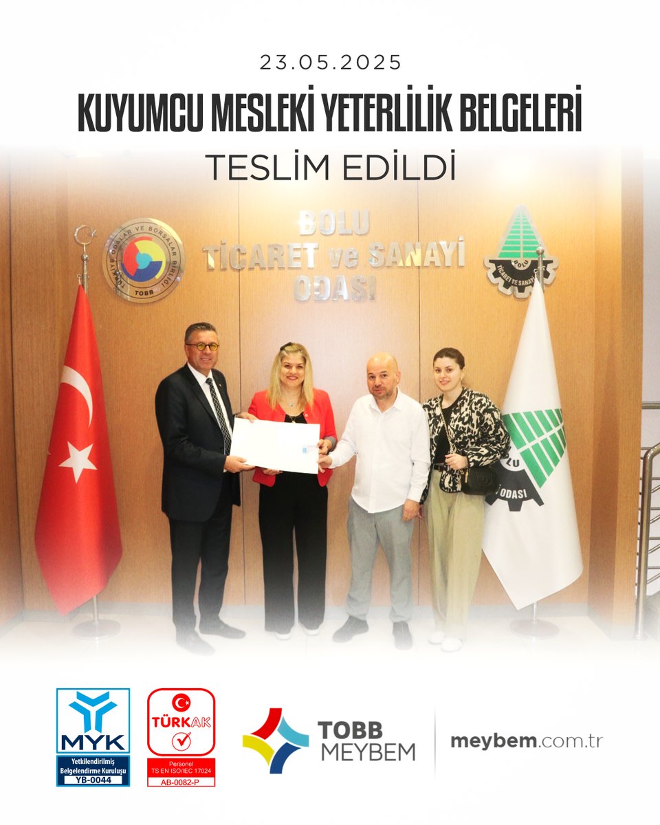 23 Mayıs 2025’te Bolu TSO’da düzenlenen törende, Kuyumcu (Seviye 4) alanında Mesleki Yeterlilik Belgesi almaya hak kazanan adaylara belgeleri Oda Başkanımız Sn. Abdullah Aldemdar tarafından takdim edildi.

Adaylarımızı tebrik eder, emeği geçen tüm paydaşlarımıza teşekkür ederiz.