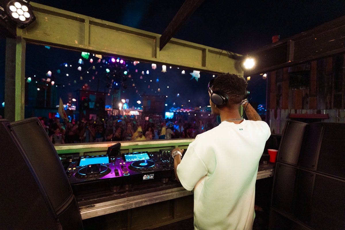 DJ LAG (@realdjlag) on Twitter photo Last weekend in Vegas was something else!
Big thanks to <a href="/EDC_LasVegas/">EDC Las Vegas</a> and <a href="/bridgesformusic/">Bridges for Music</a> for having me, and shoutout to all the DJs I shared the stage with. ๐ฅ Last weekend in Vegas was something else!
Big thanks to <a href="/EDC_LasVegas/">EDC Las Vegas</a> and <a href="/bridgesformusic/">Bridges for Music</a> for having me, and shoutout to all the DJs I shared the stage with. ๐ฅ