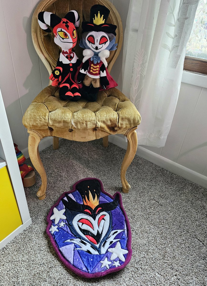 Kighla (@dojoloachz) on Twitter photo I forgot to post about how excited I am that I finally got my Stolas rug from <a href="/KityLazuli/">KittyLazuli</a> !!! USPS drove him all over the US before he arrived to me but he's safe and sound and I love him ty
Seriously tho it's so soft 😭 I forgot to post about how excited I am that I finally got my Stolas rug from <a href="/KityLazuli/">KittyLazuli</a> !!! USPS drove him all over the US before he arrived to me but he's safe and sound and I love him ty
Seriously tho it's so soft 😭