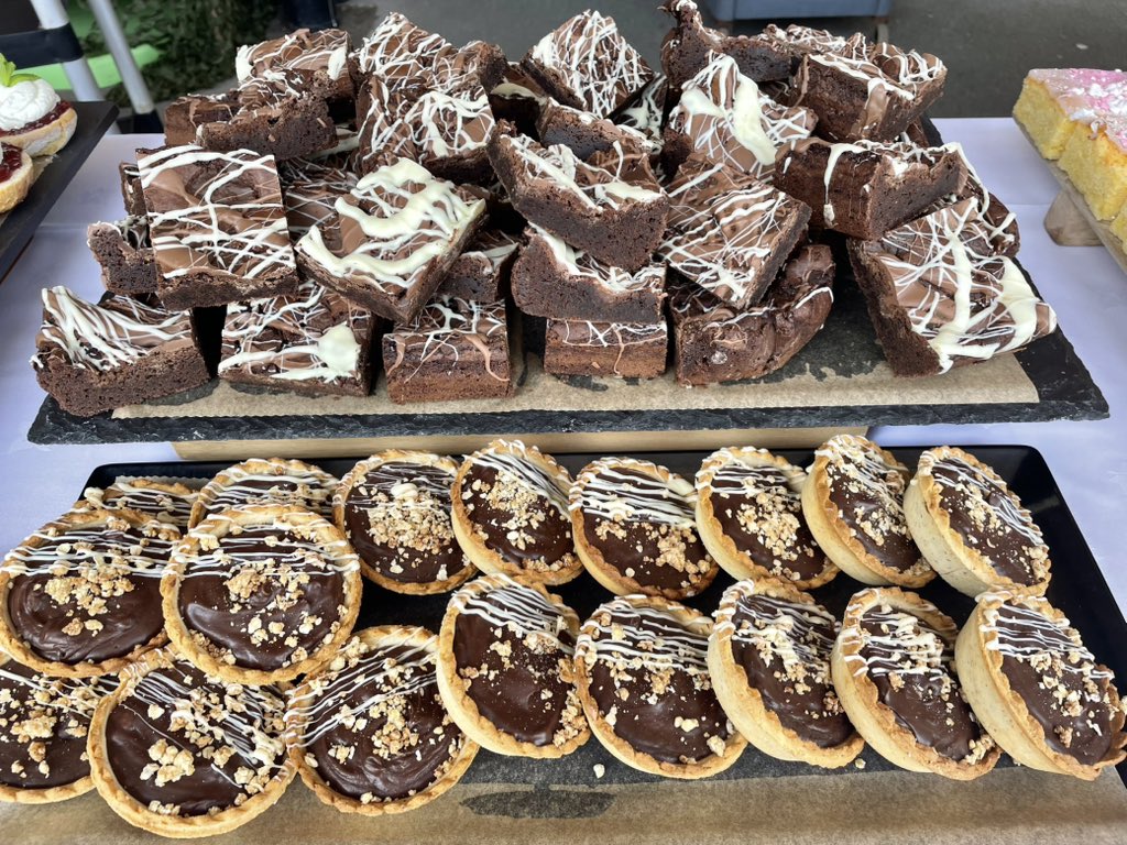 Ruthtee2011Ruth's tweet photo. School fete day @oldhallschool @WrekinCol @Traceykeane123 
The sun is shining as we take donations for the school charity with our cake sale. https://t.co/E2OpQv3bRN