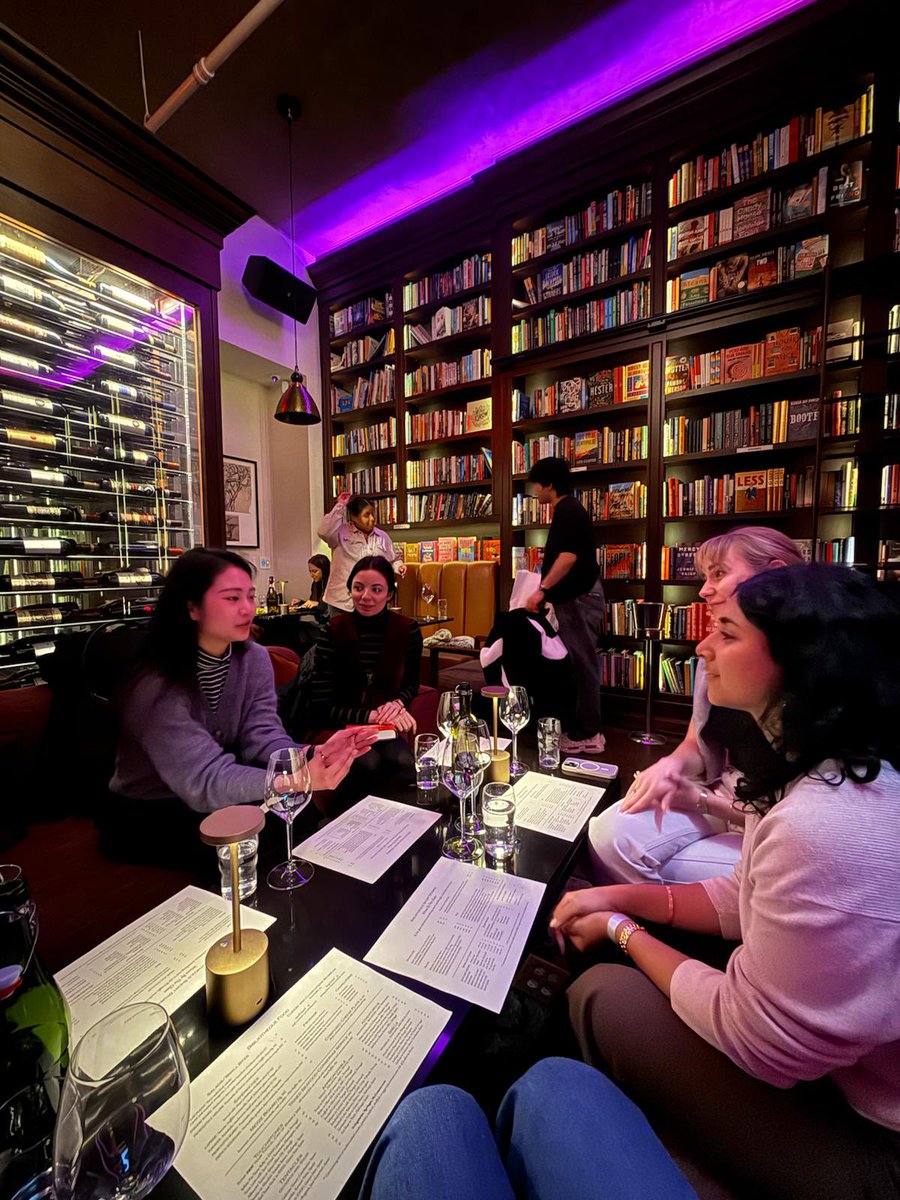 abigailcarlson_'s tweet photo. It’s hot to read 

NYC X @thebookclu54305 last night was a vibe https://t.co/hF0M2sIh20