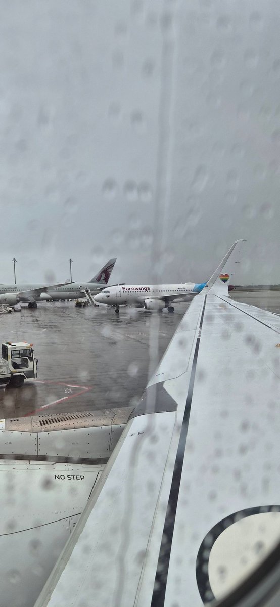 Joergemann's tweet image. Rain in may
#ReadyForTakeOff und ab nach Hause. @Lufthansa_DE