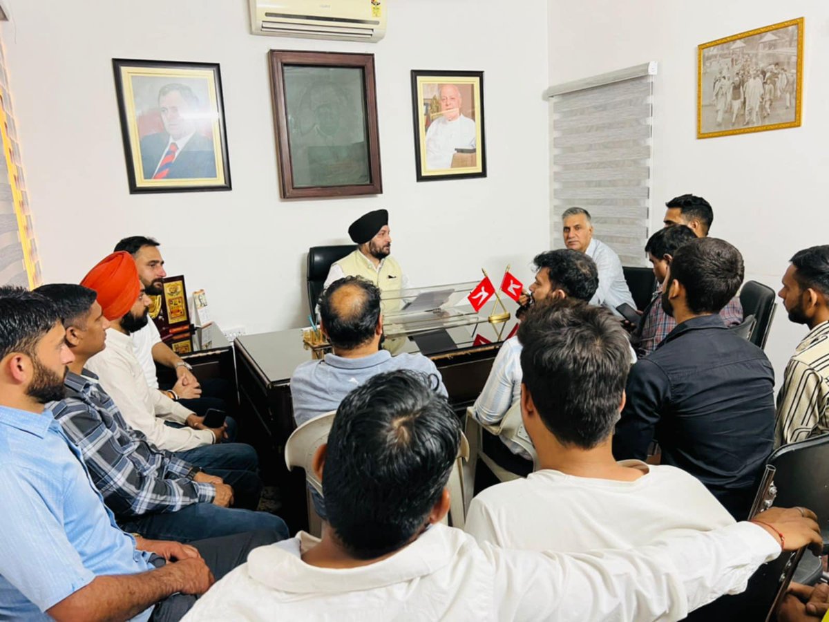 JKYNC (@yncjk) on Twitter photo A local delegation of Gole, Talab Tillo residents met JKYNC Jammu PP <a href="/Tejinder013_NC/">Tejinderpal Singh(Aman)NC ੴ ☬ ੴ 🇮🇳</a> and highlighted severe power and water crisis in Jammu. The youth leader assured of swift action by the hon'ble CM Omar Abdullah led government in timely redressal of these issues. A local delegation of Gole, Talab Tillo residents met JKYNC Jammu PP <a href="/Tejinder013_NC/">Tejinderpal Singh(Aman)NC ੴ ☬ ੴ 🇮🇳</a> and highlighted severe power and water crisis in Jammu. The youth leader assured of swift action by the hon'ble CM Omar Abdullah led government in timely redressal of these issues.