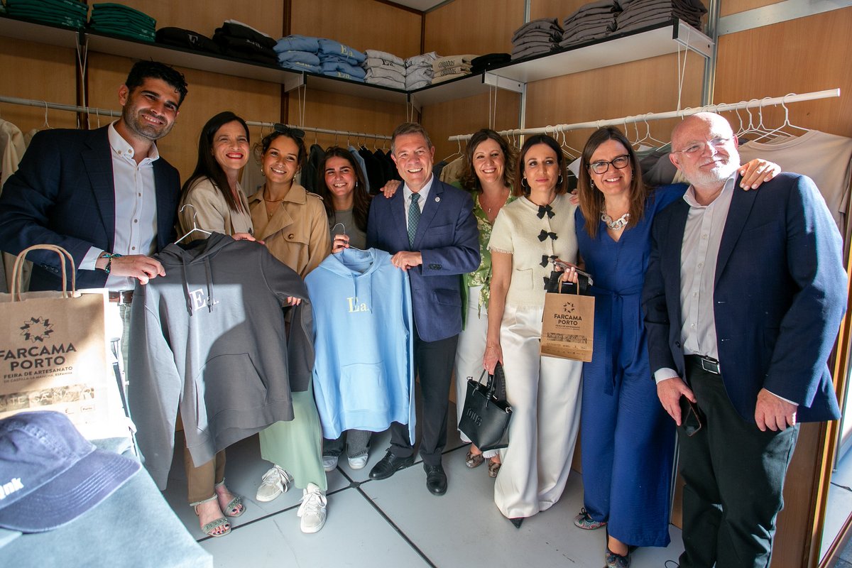 EstherPadillaR's tweet photo. Con #FARCAMA llevamos a #Oporto más que artesanía, llevamos nuestra identidad, nuestra tradición, el alma de #CLM
Con una ubicación inmejorable garantizamos a nuestros artesanos y artesanas enorme visibilidad y visitantes continuos
Seguimos creando vínculos con el país vecino🇵🇹 https://t.co/ILqWGmOQ3q