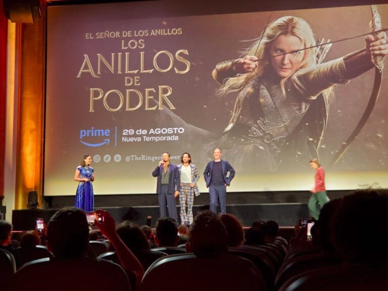 Amazon vende los derechos de emisión de varias de sus series estrella, entre ellas ‘Los Anillos de Poder’, a otras plataformas y canales de televisión. 

Más info en: elanillounico.com/noticias/serie…