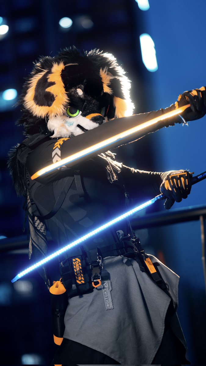 若此界无光，我便是这唯一的光

摄影：@多多 
#FursuitFriday