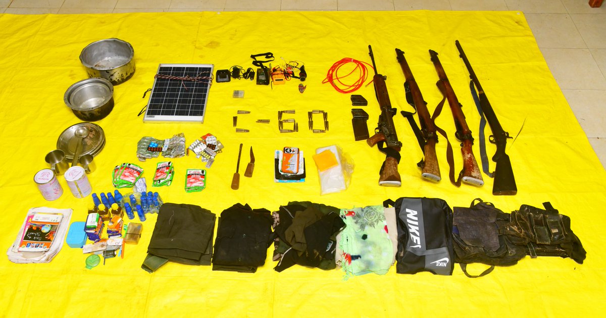 SP_GADCHIROLI's tweet image. मोठी कारवाई!
CRPF व C-60 कमांडोच्या संयुक्त ऑपरेशनमध्ये 4 कट्टर माओवादी ठार! चकमकीत  रायफल्स, भरमार, वॉकीटॉकी व नक्षल साहित्य जप्त.
#GadchiroliPolice
#AntiNaxalOperation #C60Commandos #MaoistEncounter #CRPF #NaxalCleanup #गडचिरोली #NaxalFreeIndia