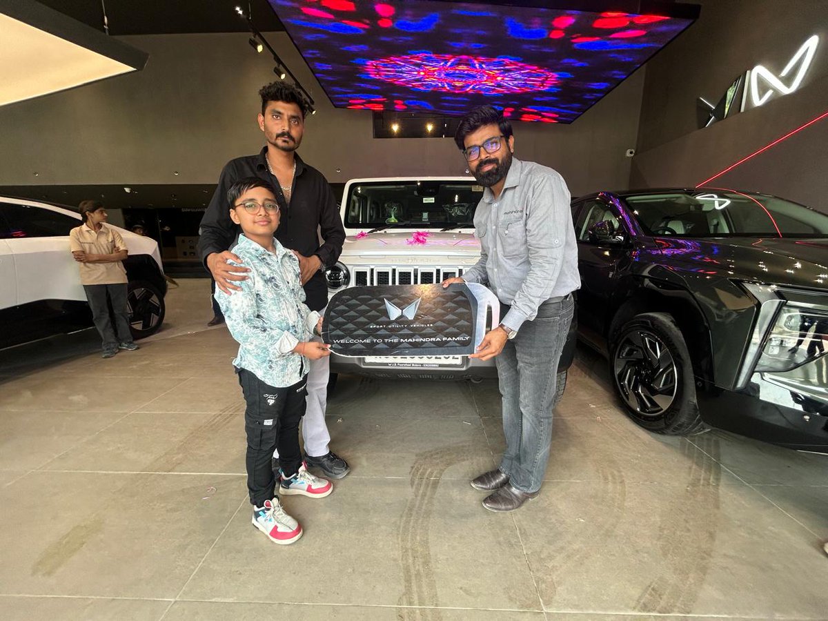 JS4WheelMotors's tweet photo. Congratulations 💐 on your new set of wheels! 🚗 May your @mahindrathar bring you joy, comfort, and prosperity! 🌟

 #MahindraTharROXX #NewCar #Congratulations #TharROXX #Mahindra #NewRide #CustomerDelight #NewBeginnings #HappyVehicleDelivery  #JSfourwheel https://t.co/SnwYWIEIKM