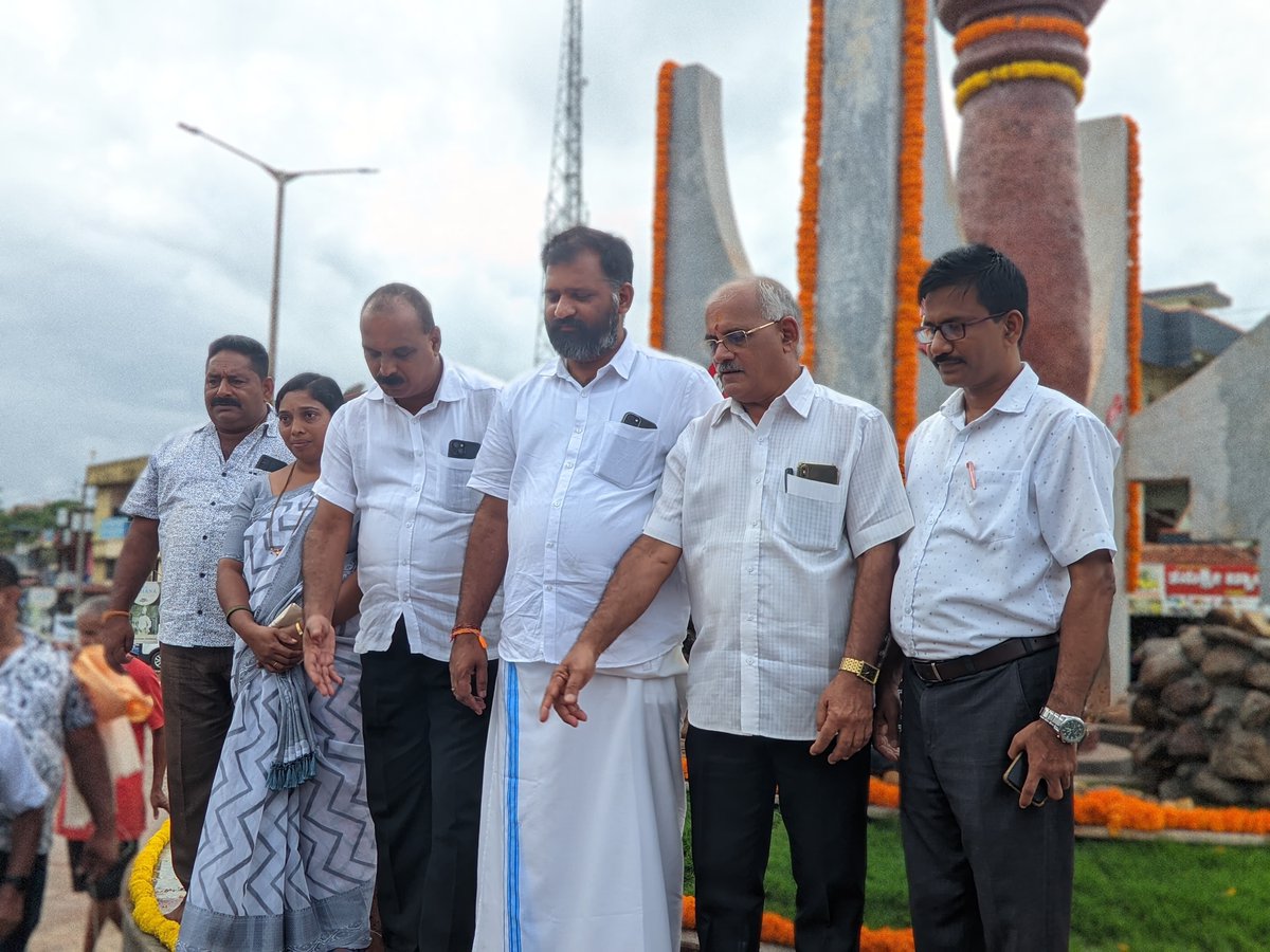 gantihole's tweet photo. ಕೇಂದ್ರ ಅಡಿಕೆ ಮತ್ತು ಕೊಕ್ಕೋ ಮಾರಾಟ ಮತ್ತು ಸಂಸ್ಕರಣಾ ಸಹಕಾರಿ (ಕ್ಯಾಂಪ್ಕೊ) ನಿಯಮಿತದ ವತಿಯಿಂದ ಸಿದ್ದಾಪುರದಲ್ಲಿ ನಿರ್ಮಿಸಲಾದ ಕ್ಯಾಂಪ್ಕೊ ವೃತ್ತವನ್ನು ಶಾಸಕರಾದ ಶ್ರೀ ಕಿರಣ್ ಕುಮಾರ್ ಕೊಡ್ಗಿ ಮತ್ತು ಪ್ರಮುಖರರೊಂದಿಗೆ ಉದ್ಘಾಟಿಸಲಾಯಿತು.
@KiranKodgiBjp
#Campco #CampcoCircle #SamruddhaByndoor #GururajGantihole https://t.co/HHt3ZLtw0h