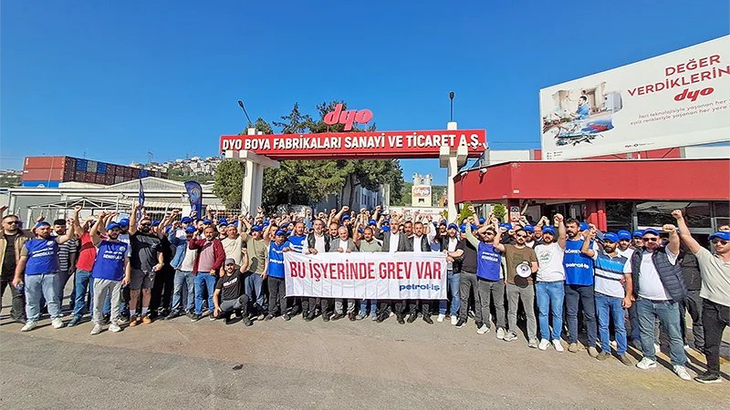 Toros Tarım ve DYO Boya İşçileri Grevde
uidder.org/toros_tarim_ve…

Adana ve Mersin’de faaliyet gösteren Toros Tarım tesislerinde çalışan 213 işçi 21 Mayıs sabahı greve çıktı.
Kocaeli Dilovası OSB ve İzmir Çiğli’de üretim yapan DYO Boya fabrikalarında eş zamanlı grev başladı.