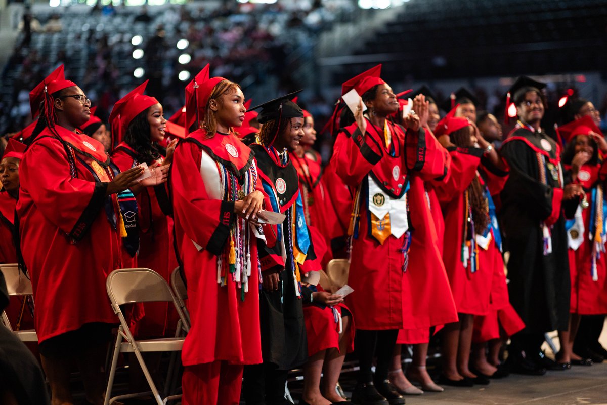 apsupdate's tweet image. Congratulations, Therrell High School, Class of 2025! 🎓 You’ve faced challenges, conquered them, and now you’re here—ready to take on the world. You’ve earned every moment of today, and we can’t wait to see where your future takes you. 🌠 #ProudOfYou #NextLevel