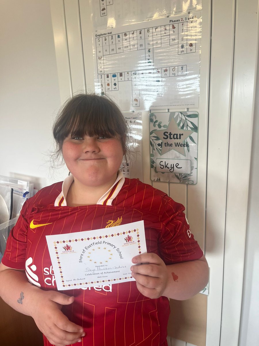 EastfieldPSHull's tweet photo. We are so proud of this amazing young lady. Our Oasis certificate of achievement winner this week, for her fabulous recount on the first moon landing, in writing! #epstheoasis π #epswriting https://t.co/cqvLjtW35U