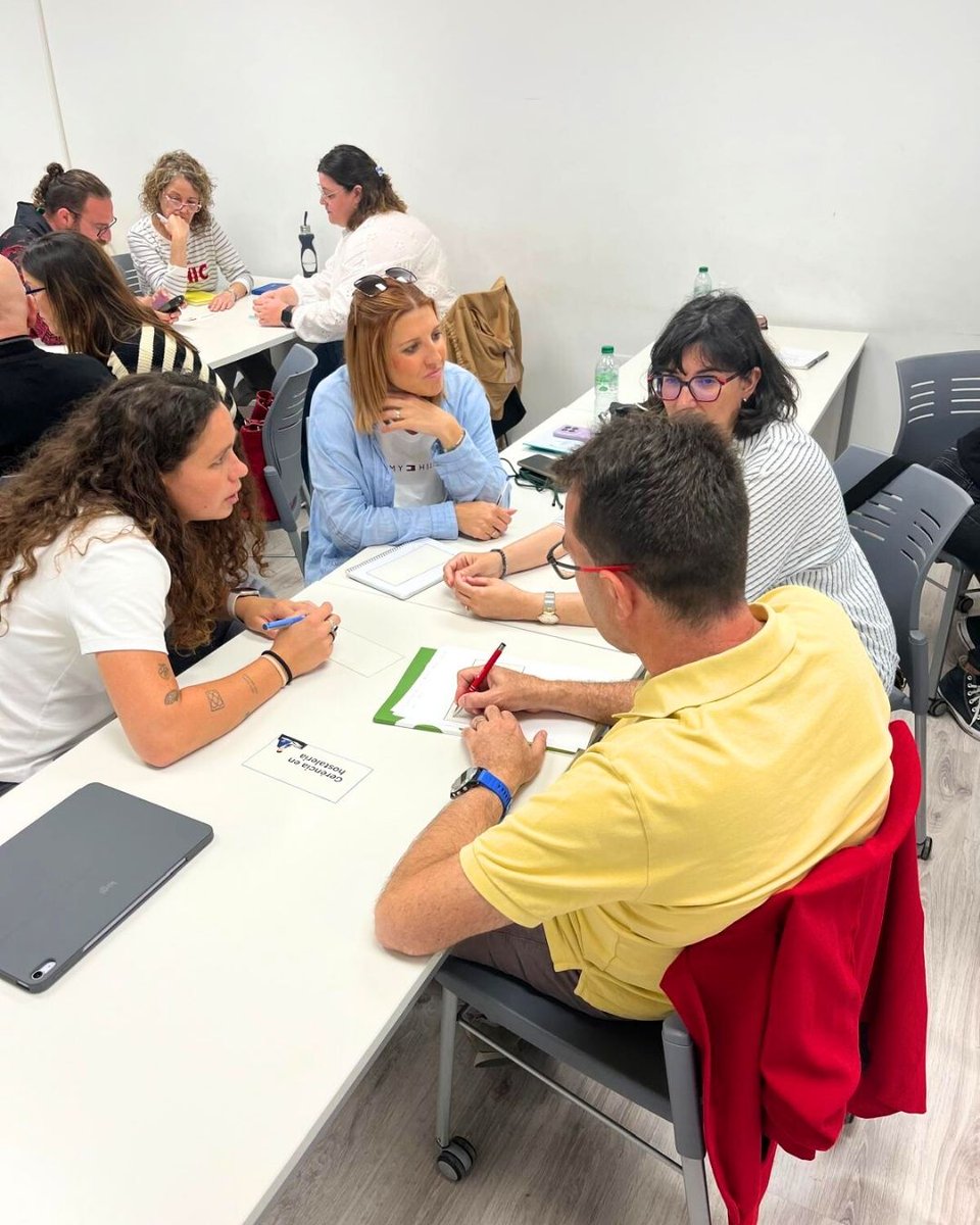 📚 Reunió estratègica amb centres de formació ocupacional del Baix Ebre i el Montsià per reforçar l’oferta formativa i connectar-la amb les necessitats del territori.
➡️ En el marc del projecte #TerritoriEducador.
#BaixEbreAvant #Formació #Ocupació #FP #Desenvolupament