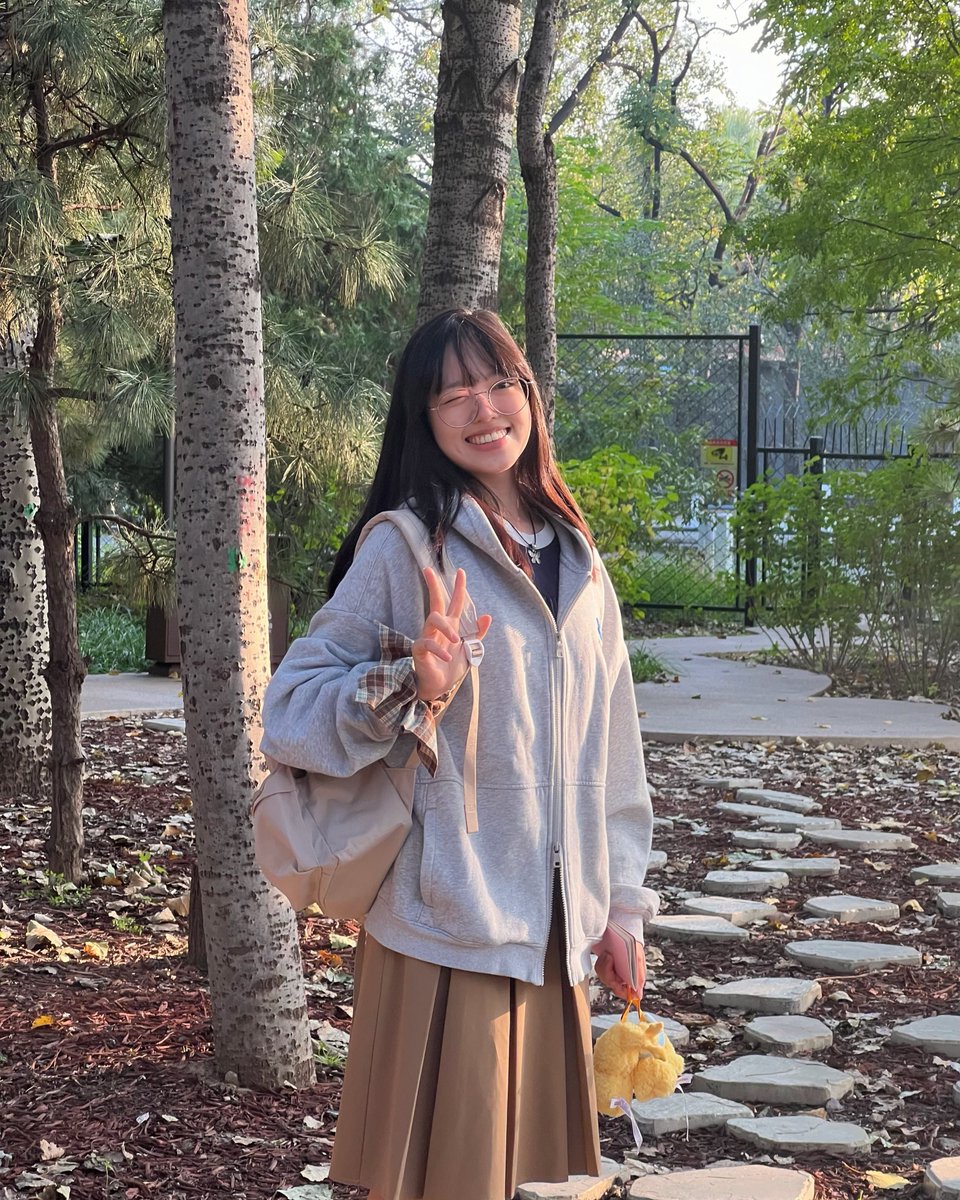 Tsinghua_Uni's tweet photo. “Creativity transforms abstract cultural concepts into emotional experiences,” says #TsinghuaRen Teresa Lau Hui Diang (Malaysia) of @Tsinghua_AAD. As the director of the Malaysian #GlobalVillage2025  show, a singer &amp; art TikToker, she shares her culture with passion &amp; action. https://t.co/tNRYcRV2AC
