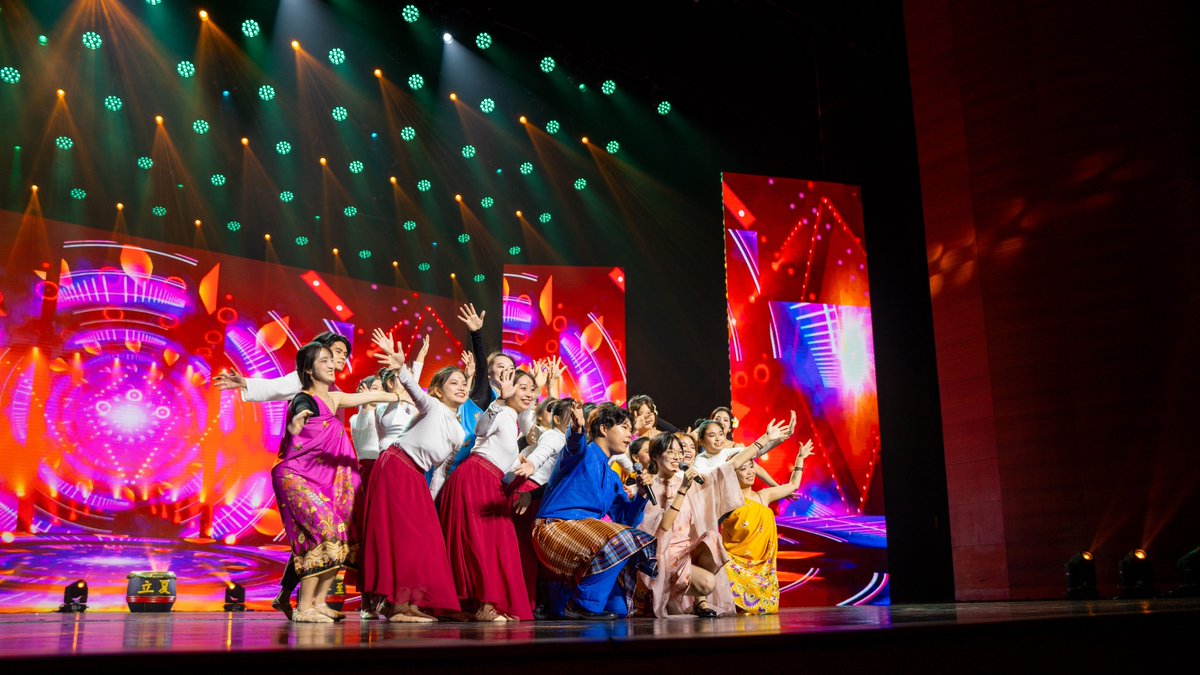 Tsinghua_Uni's tweet photo. “Creativity transforms abstract cultural concepts into emotional experiences,” says #TsinghuaRen Teresa Lau Hui Diang (Malaysia) of @Tsinghua_AAD. As the director of the Malaysian #GlobalVillage2025  show, a singer &amp; art TikToker, she shares her culture with passion &amp; action. https://t.co/tNRYcRV2AC