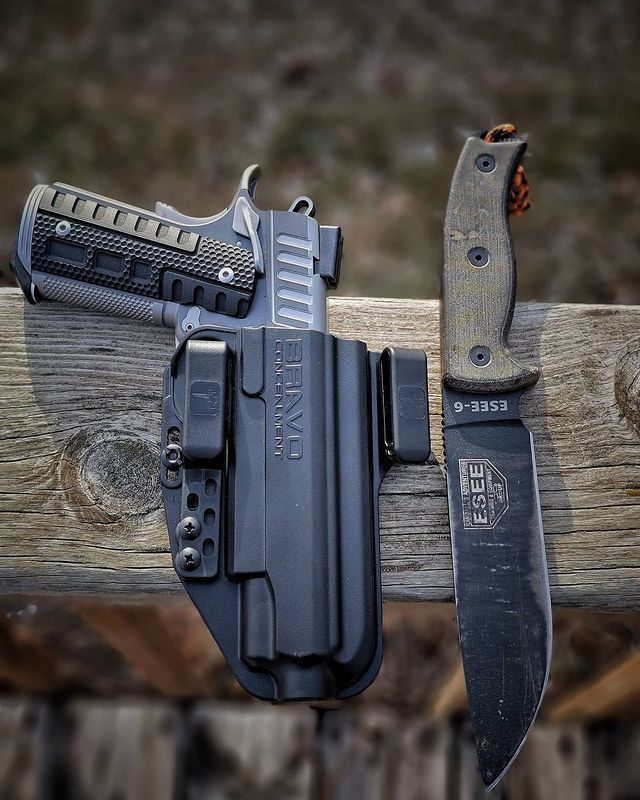 BravoHolsters's tweet photo. Who runs a 1911 for EDC?
Photo by @bh_bushcraft
#bushcraft #survival #1911 #edccarry #edc #edccooperative #everydaycarry #esee #eseeknivesusa #eseeknives #beateresee #bravoconcealment #kimber #knife #knifefanatics #knifefanatic #knifenut #knifelife #knifecommunity #dadlife https://t.co/itFpQv9gix