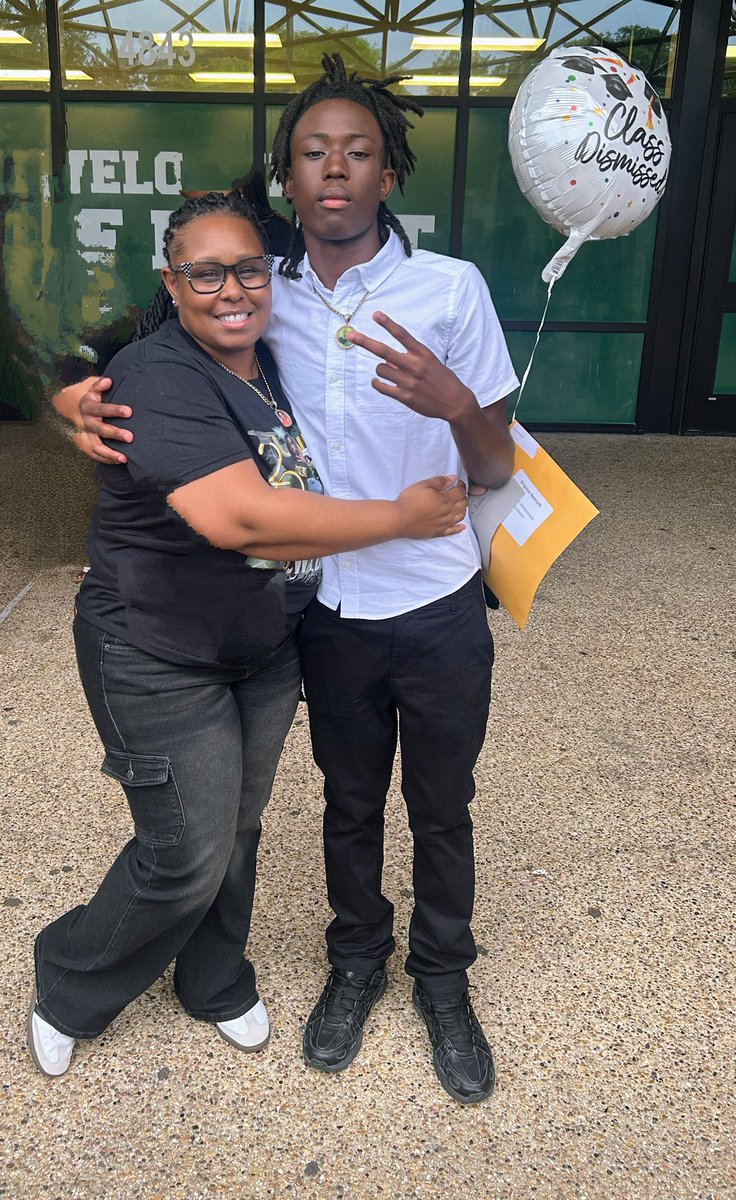 Ashley3816's tweet photo. Kingston 8th Grade Graduation!!! Proud Mom moment!! My last baby is heading to High School!!
God please continue to guide him on this Next 4 Year journey!! What a Blessing he is!!
#HeReady #HeUpNext
#Grateful #Blessed #GodsPlan https://t.co/dJfnzV9PB8
