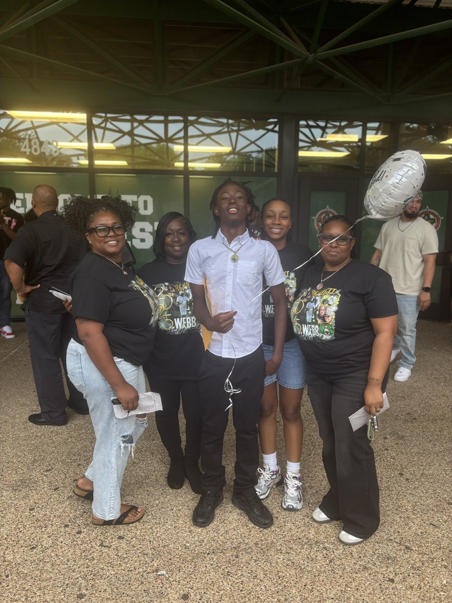 Ashley3816's tweet photo. Kingston 8th Grade Graduation!!! Proud Mom moment!! My last baby is heading to High School!!
God please continue to guide him on this Next 4 Year journey!! What a Blessing he is!!
#HeReady #HeUpNext
#Grateful #Blessed #GodsPlan https://t.co/dJfnzV9PB8
