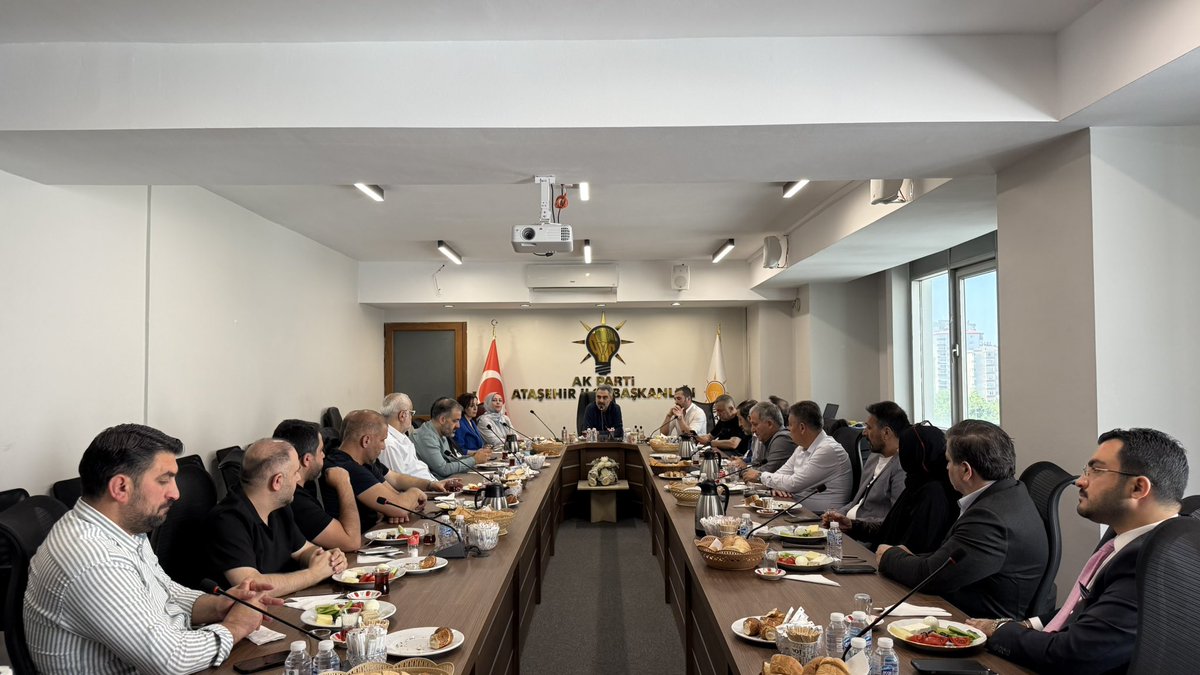 burakcifci34's tweet photo. Geçmiş Dönem Teşkilat mensuplarımız ile istişare toplantısında bir araya geldik:

Ataşehir’imizi konuştuk.

Teşkilatımıza dair tecrübeler, gönül birliği ve dava bilinciyle gerçekleşen bu kıymetli sohbet ve istişare için teşkilat mensuplarımıza teşekkür ediyor, birlik ve beraberliğimizin daim olmasını temenni ediyoruz.

@atasehirakparti 
@abdullahozdemir
