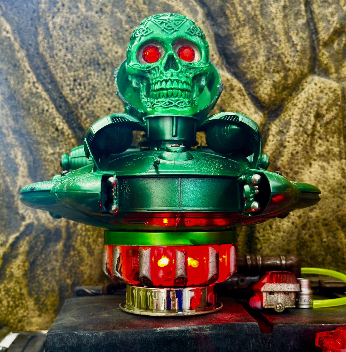 RHDIXON2929UK's tweet photo. SEASTAR 5 INVADERS FROM THE ABYSS-A RICHARD DIXON SUPERMATION COMICS PRODUCTION- IMAGE HERE-DRAGON LORDS SKULL SAUCER LATEST MINIATURE. #FridayFeeling #FridayVibes #animeuk #77Publishing #SFXmagazine #supermarionation #vttBots #sciencefiction #IndieComics #ComicConUK #scifiart https://t.co/KUqwxeZ1cD