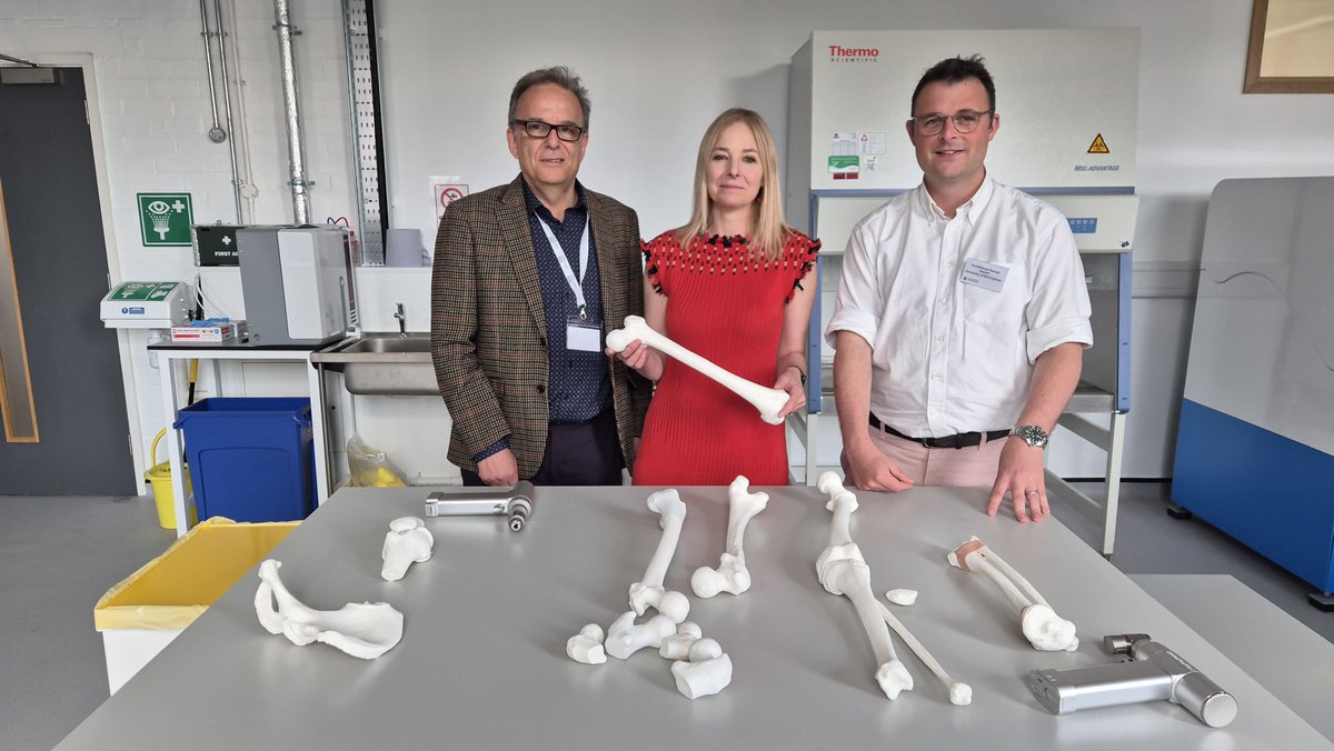 Uni of Birmingham (@unibirmingham) on Twitter photo A game-changer in bone health! 🦴
Great to welcome <a href="/theAliceRoberts/">Prof Alice Roberts💙</a> to campus to open a new lab - FractureFix is an international research centre addressing the global emergency faced by an ageing population – soaring numbers of fractured bones.
Read more birmingham.ac.uk/news/2025/univ… A game-changer in bone health! 🦴
Great to welcome <a href="/theAliceRoberts/">Prof Alice Roberts💙</a> to campus to open a new lab - FractureFix is an international research centre addressing the global emergency faced by an ageing population – soaring numbers of fractured bones.
Read more birmingham.ac.uk/news/2025/univ…