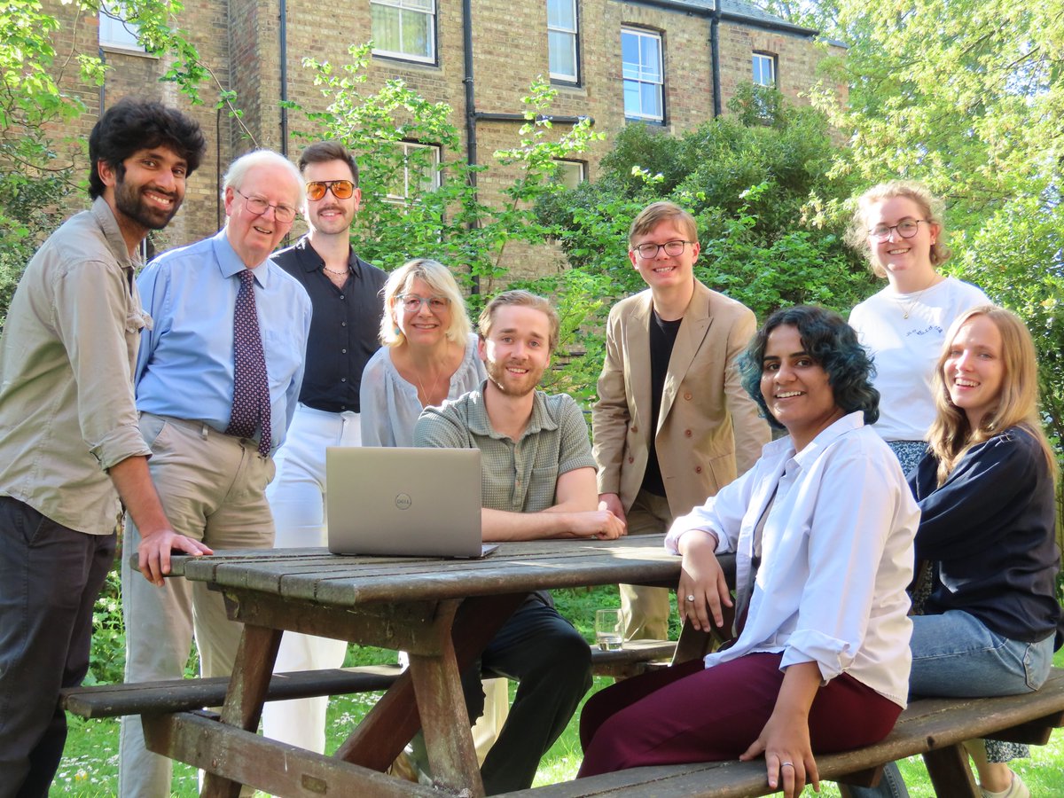 Should smartphones be banned in UK schools?
It was great to see 25 of our Evidence-Based Social Intervention &amp; Policy Evaluation Master’s students take part in a 3-day Integrative Policy Exercise focusing on this real-life policy issue!
More: spi.ox.ac.uk/article/articl…