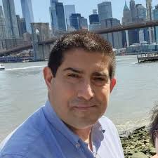 Caluroso día viernes para hoy en Santiago ☀️ 🔥, ideal pa vestido 👗 pavilito o short Maui con Chalas en varones cuarentones.
*El pronóstico de Pato 🦆 Navia*