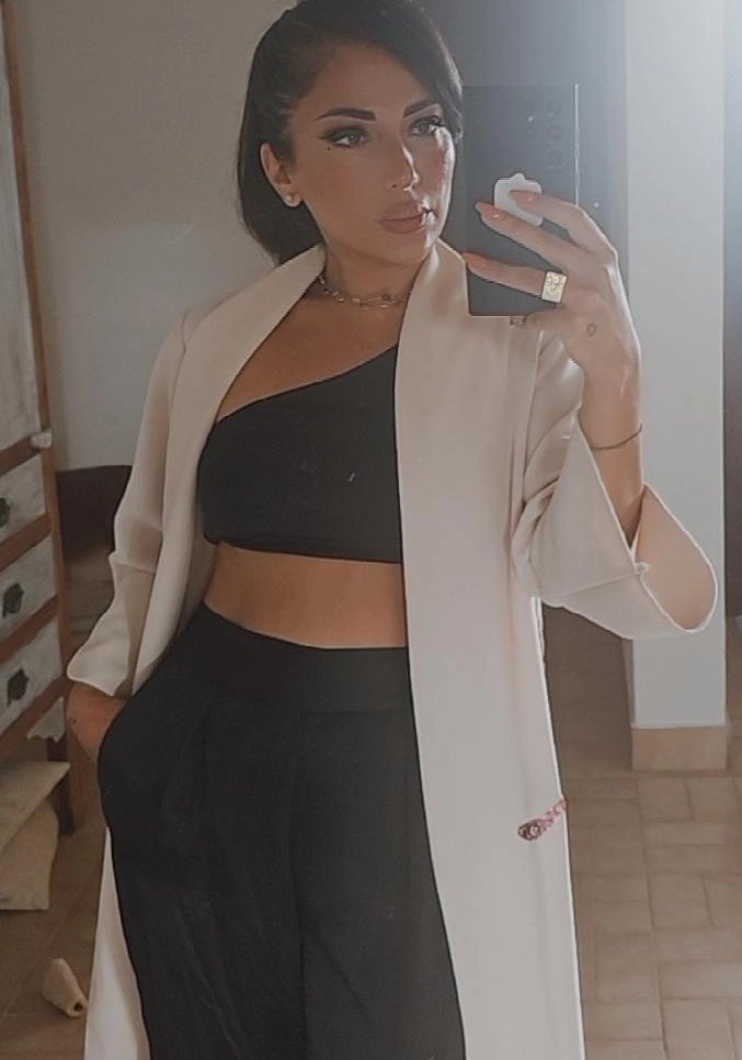 hamidehhos's tweet image. Had an amazing time yesterday night on my exhibition ♡
A #BetweenUs exhibition IRL

Wish u all a magical Friday #NFTCommunity 🪄