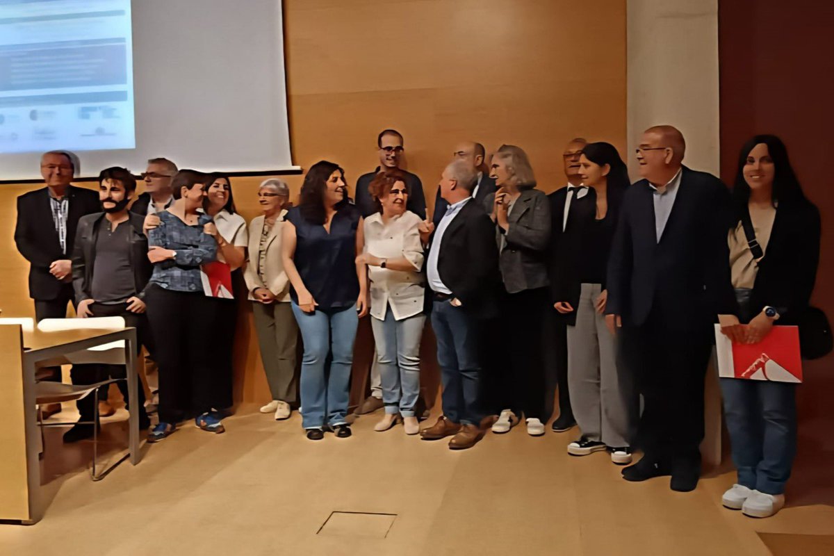 IDIBGI Institut d'Investigació Biomèdica de Girona (@idibgi) on Twitter photo 🎓 Ahir, es va celebrar la XL Jornada de Cloenda del Curs 2024-2025 de l'<a href="/ACMSGirona/">ACMSG</a> al <a href="/palco_gi/">Palau de Congressos de Girona</a>.
La Dra. Marga Nadal, directora de l'<a href="/idibgi/">IDIBGI Institut d'Investigació Biomèdica de Girona</a>, va lliurar el Premi al millor treball de fi de grau.
Donem l'enhorabona a totes les persones guardonades! 🏅👏 🎓 Ahir, es va celebrar la XL Jornada de Cloenda del Curs 2024-2025 de l'<a href="/ACMSGirona/">ACMSG</a> al <a href="/palco_gi/">Palau de Congressos de Girona</a>.
La Dra. Marga Nadal, directora de l'<a href="/idibgi/">IDIBGI Institut d'Investigació Biomèdica de Girona</a>, va lliurar el Premi al millor treball de fi de grau.
Donem l'enhorabona a totes les persones guardonades! 🏅👏