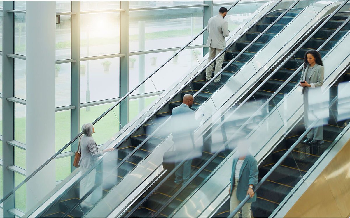 Frauen rücken verstärkt in Führungspositionen vor. Doch der Fortschritt wird gefährdet von einem gesellschaftspolitischen Trend, der die „maskuline Energie“ feiert. Eine Bestandsaufnahme. #karriereführer #kf_frauen #Diversity #Gleichberechtigung
buff.ly/pMjGaBp