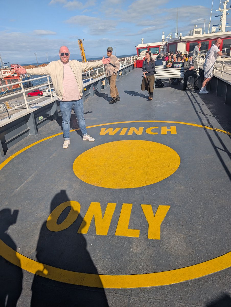 🎃em🎃 tweet media