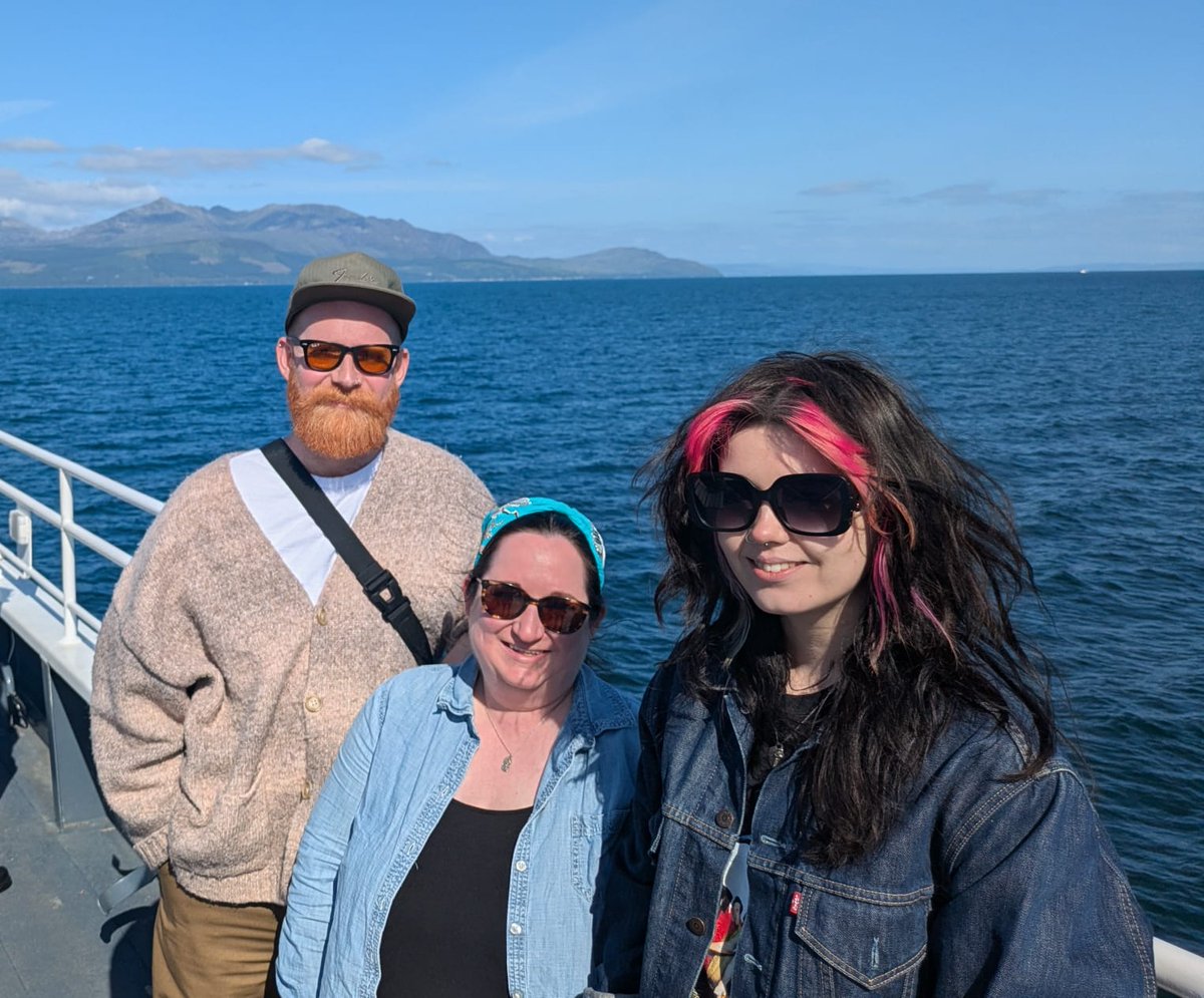 🎃em🎃 tweet media