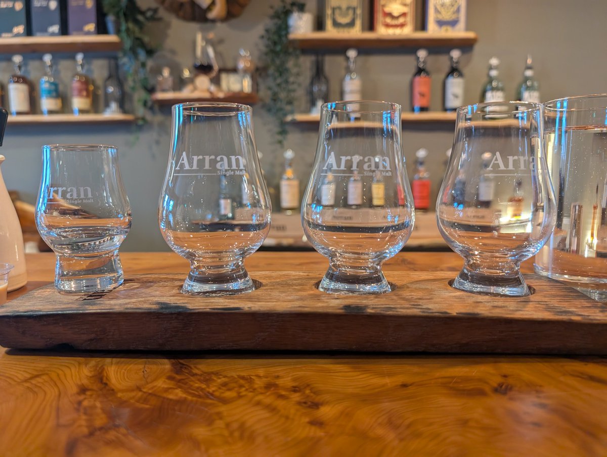 🎃em🎃 tweet media