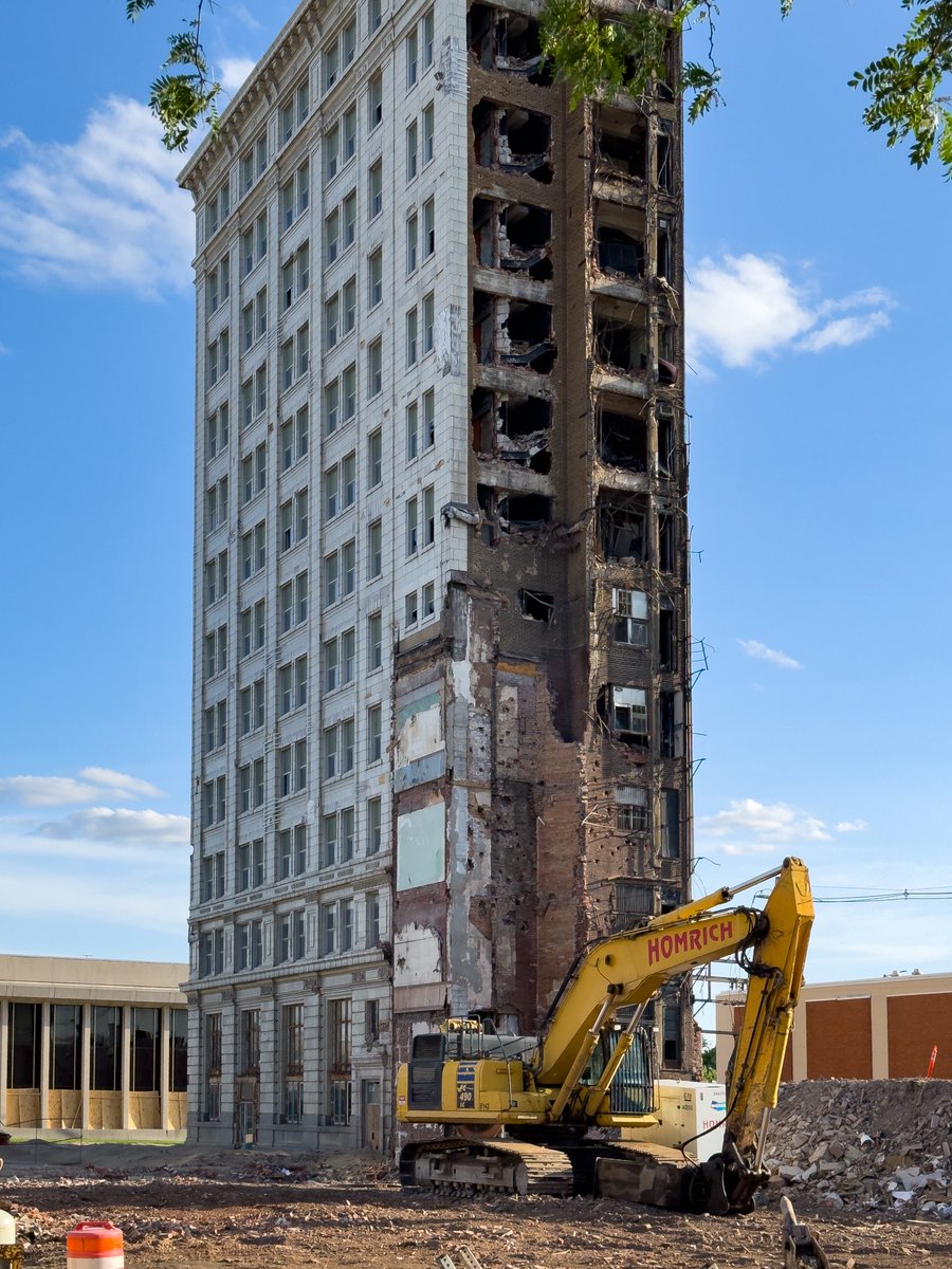 Goodbye to a gem.

H/t <a href="/jessefolksphoto/">Jesse Folks</a> <a href="/Eric_Erins/">Midwest Antiquarian</a>