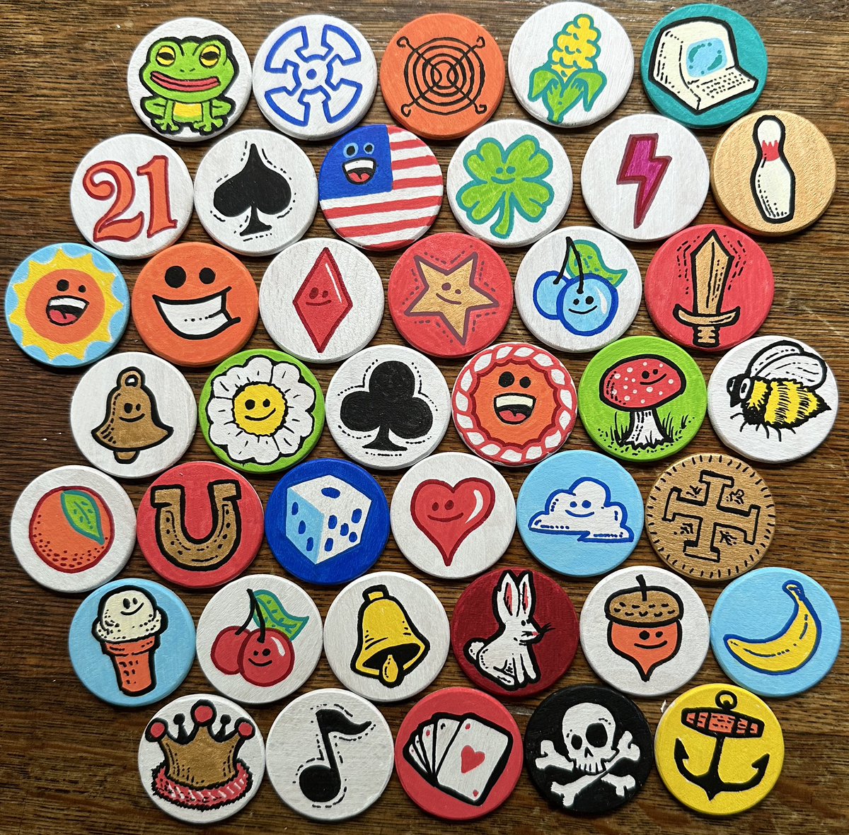 I painted these Lucky Tokens 🍀🧲⭐️ for Vegas. Maybe you’ll be lucky enough to get one. Which are your favorites?