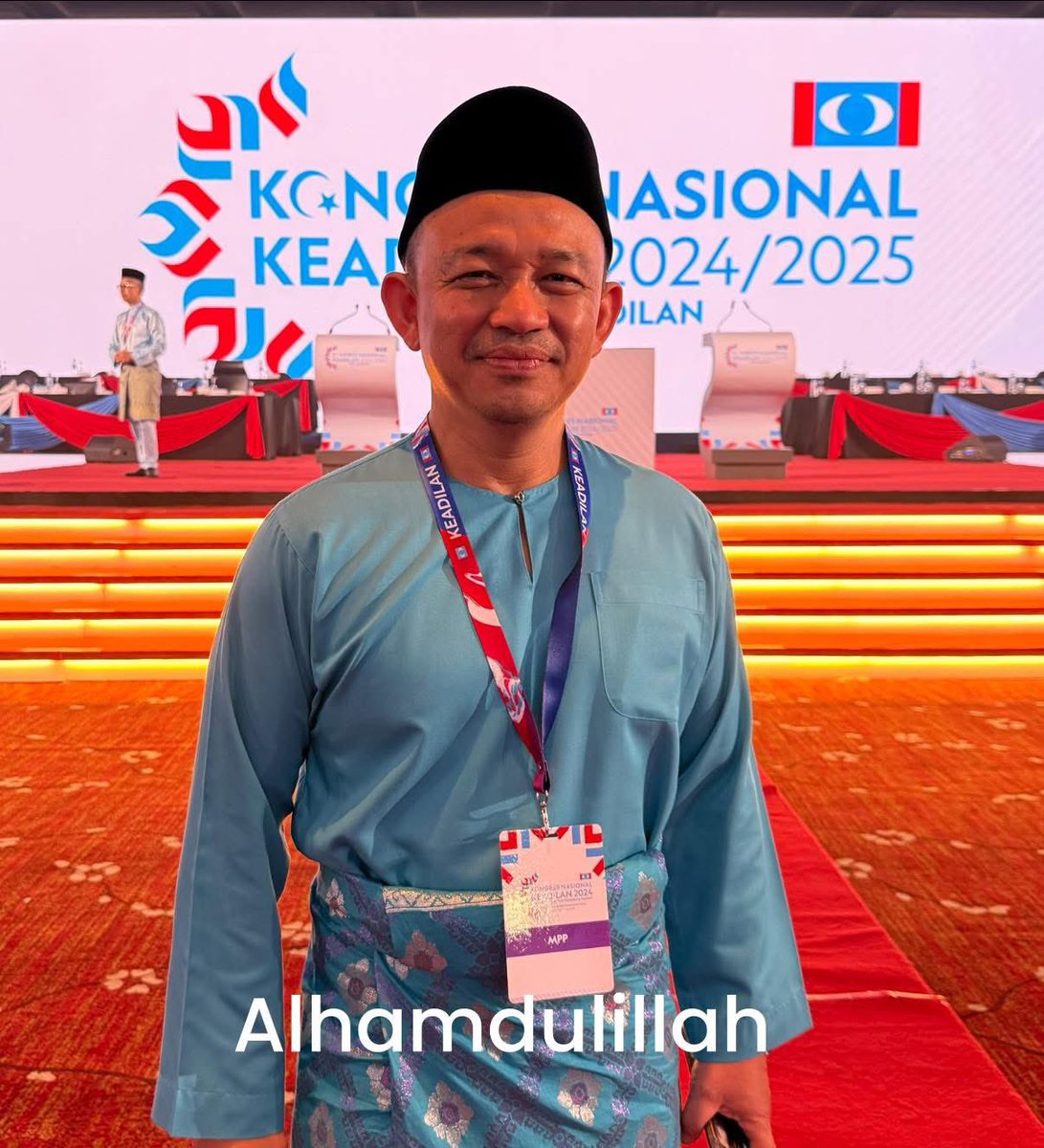 maszlee's tweet photo. Alhamdulillah 

Terima kasih kepada perwakilan, rakan-rakan dan semua yang mendoakan.

Semoga kita bersama mencorakkan masa depan negara dengan penuh keberkatan dan keredhaan Tuhan.

Tahniah juga kepada semua yang telah bertanding. Kalah menang adat bertanding, yang penting kita bersama bejalan sederap langkah usai pertandingan.

Bak kata Wak Kusang: “Berkelahi di hujung batang, Berbaik di pangkal batang.”

#kongres2025
#Pemilihan2025
#KitaKEADILAN 
#gayong