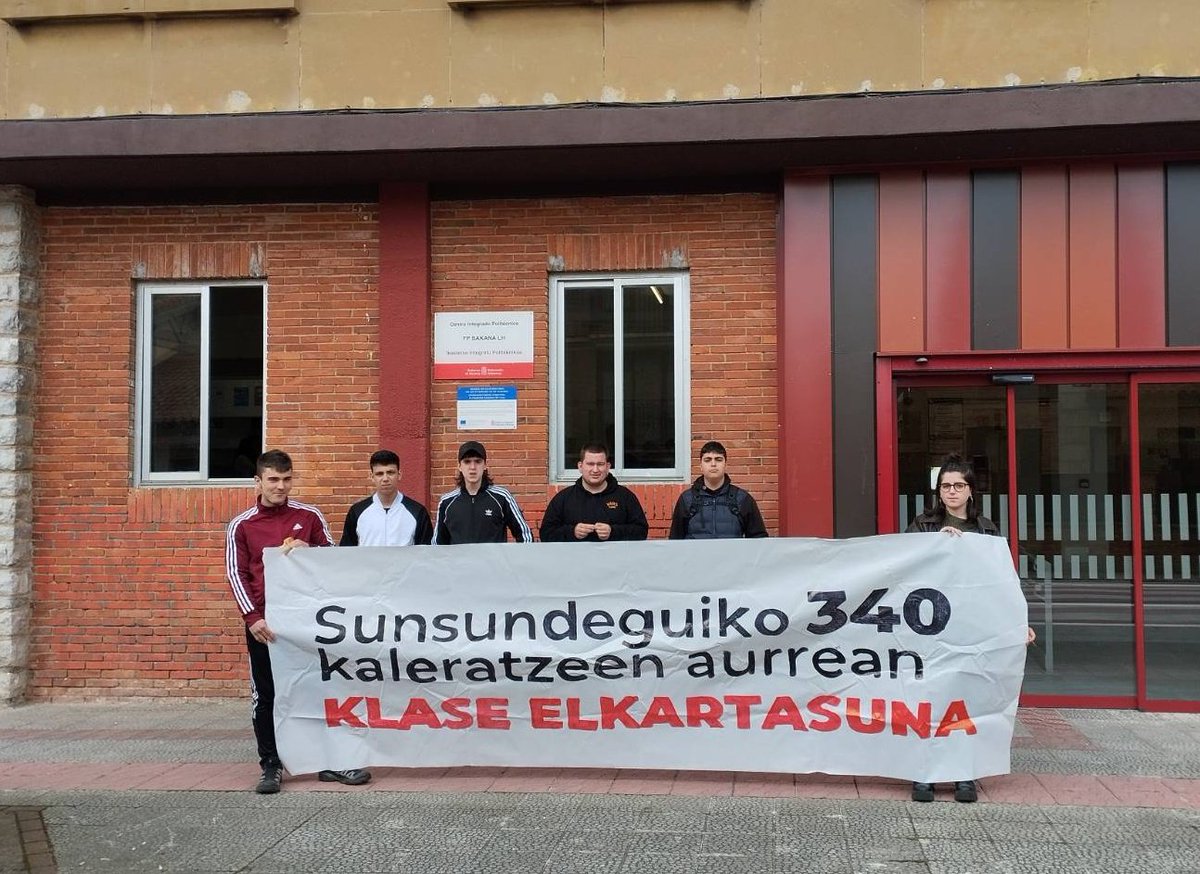 🚩📸 Altsasuko institutu eta FPko ikasle eta irakasleek argazkiak atera dituzte Sunsundeguikoekin elkartasunez.

Alumnos/as y profesores/as del instituto y FP de Altsasu en solidaridad con los y las trabajadoras de Sunsundegui.

Maiatzak 24 de mayo • 18:00 • Altsasu