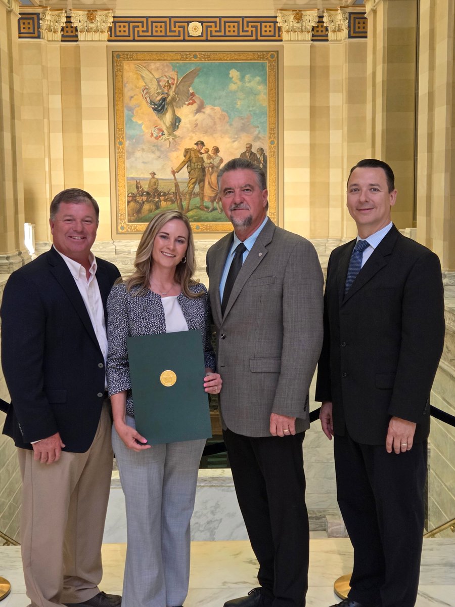 Dr. Kas Nelson, Principal of Vici Elem. School, was recognized on the floor of the Oklahoma House of Representatives by Representative Mike Dobrinski. Her proclamation recognizes Dr. Nelson as the 2025 Oklahoma Principal of the Year and National Distinguished Principal.