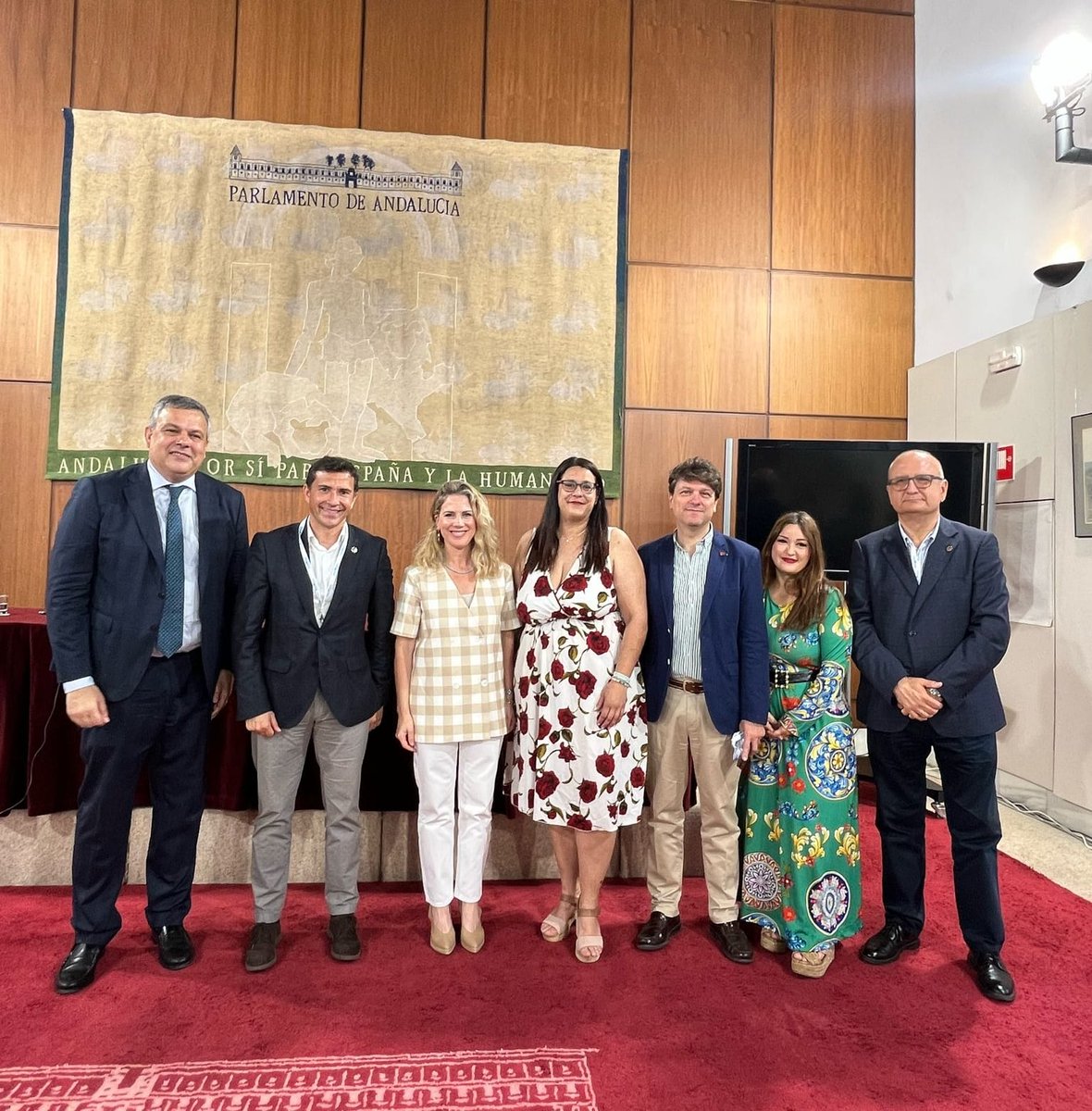 Presentes en el acto de celebración del 25 aniversario de <a href="/ApiceEpilepsia/">Apice Epilepsia</a> en el <a href="/ParlamentoAnd/">Parlamento Andalucía</a> . Felicidades por una historia de acompañamiento a las personas con epilepsia <a href="/VoluntariadoPAV/">Plataforma Andaluza de Voluntariado</a>