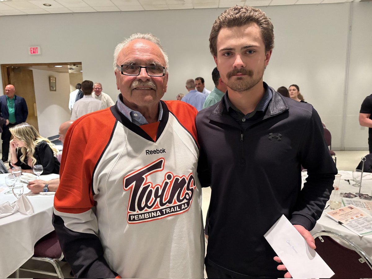 The Twisters would like to congratulate Cohan Thomas on being awarded the Anthony McLaughlin scholarship at last night's MMJHL awards banquet. He is pictured with Jack McLaughlin. Congrats Cohan!
